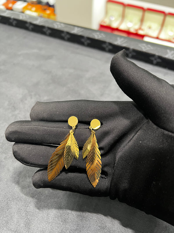 أقراط الريشة الذهبية الكبيرة | Large Gold Feather Earrings