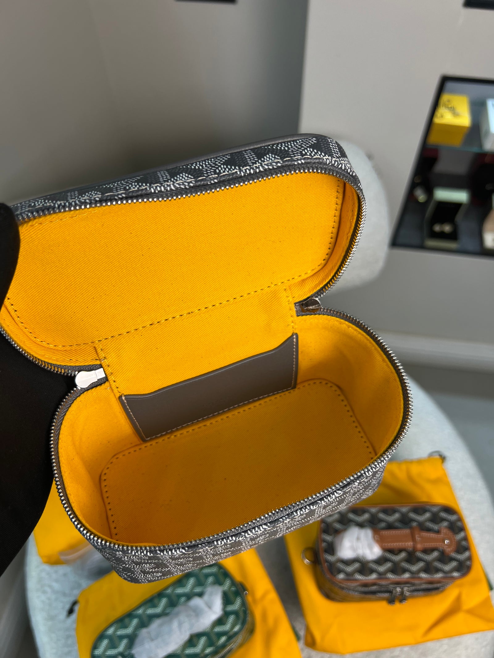 حقيبة ميوز فانيتي علبة تجميل بنقشة Muse Y Vanity Case