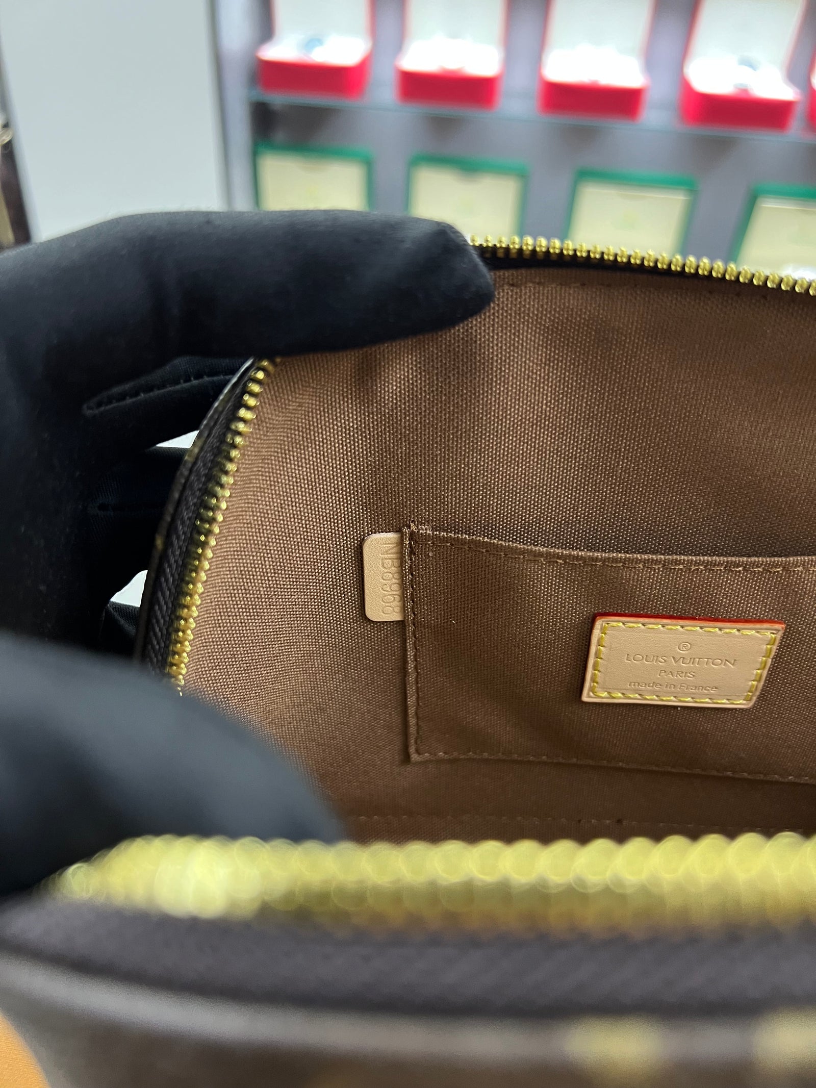 حقيبة الما BB – مونوجرام بشكل القبة
Alma BB – Monogram Dome Bag