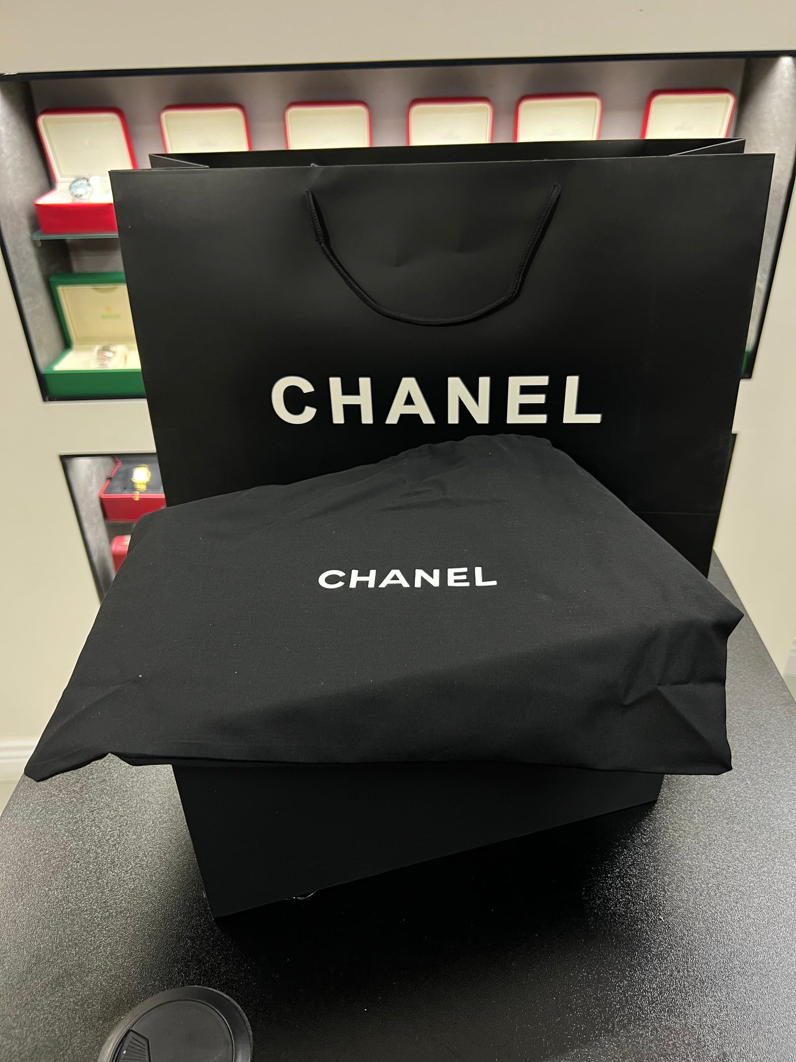 حقيبة هوبو 25 باكت – أسود كافيار
Hobo 25 Bucket Bag – Black Caviar