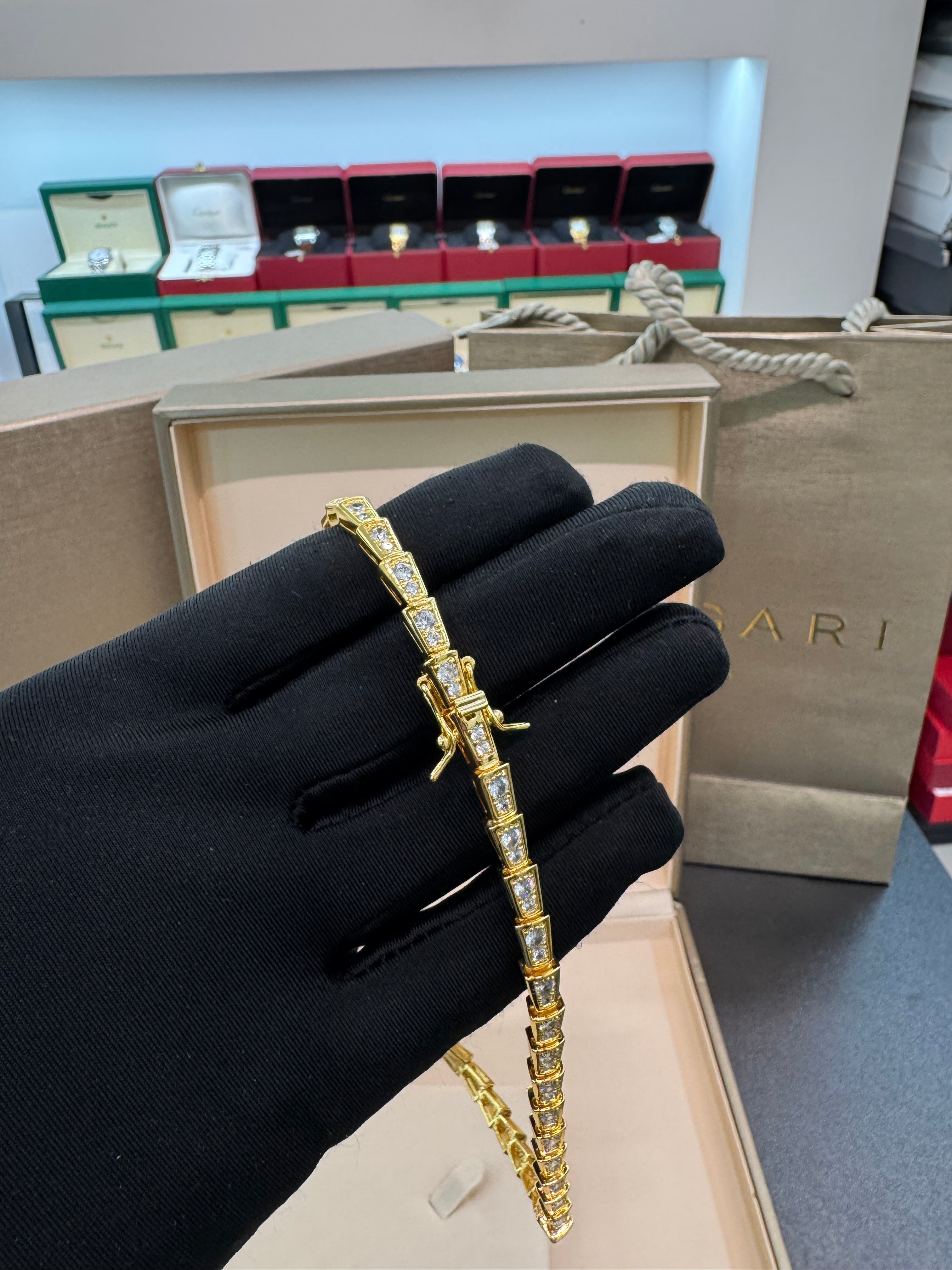 Serpenti-Inspired Drop Necklace Set studded (خراص طويل)