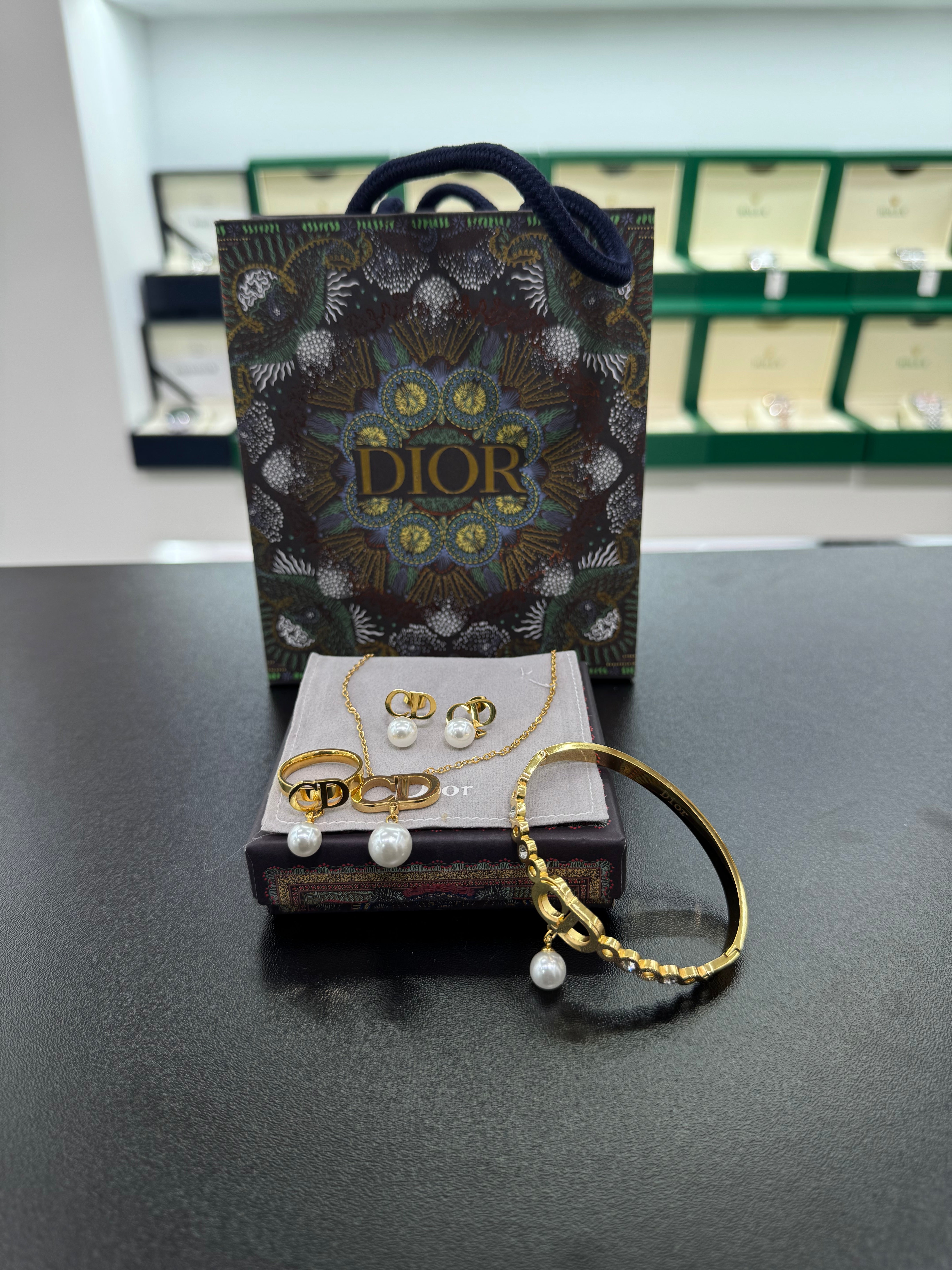 طقم CD لؤلؤ المتدلي بلخاتم