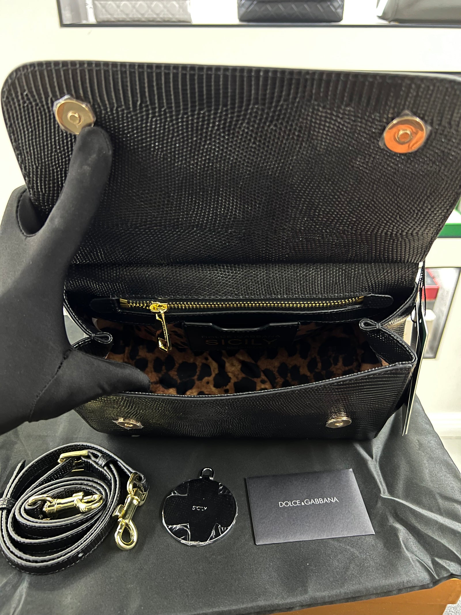 حقيبة سيسيلي سوداء بنقشة جلد السحلية الحجم الكبير
Sicily Bag – Black Lizard-Print