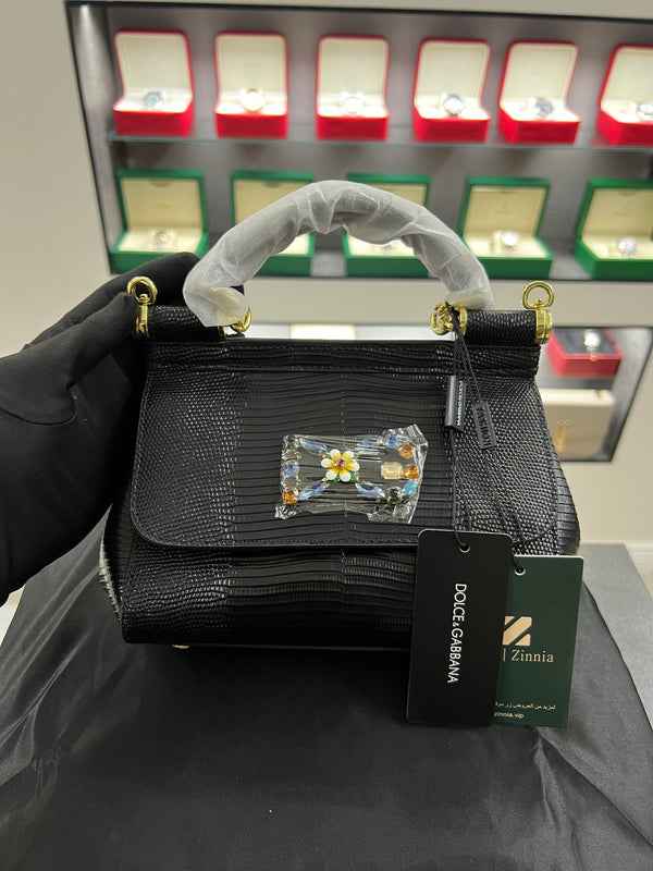 حقيبة سيسيلي صغيرة سوداء بنقشة جلد السحلية
Sicily Small – Black Lizard-Print