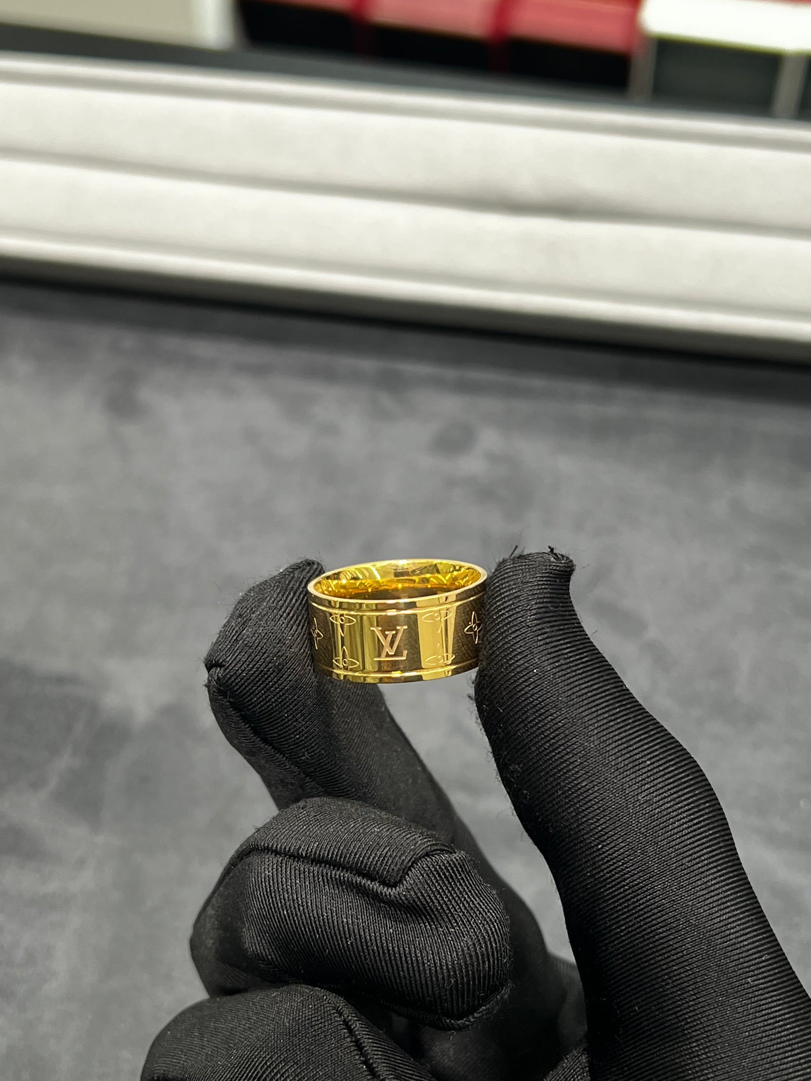 خاتم LV
