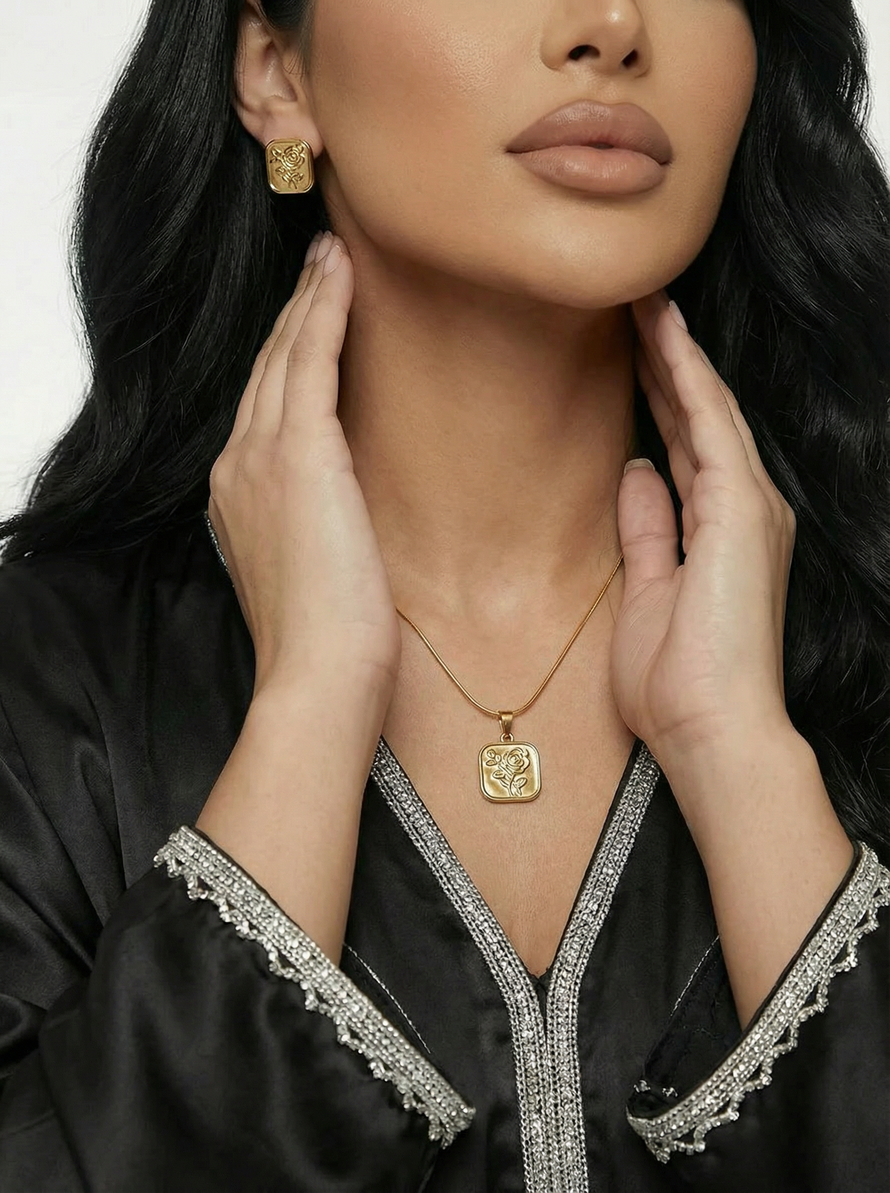 سلسال الورده الذهبيه المربع