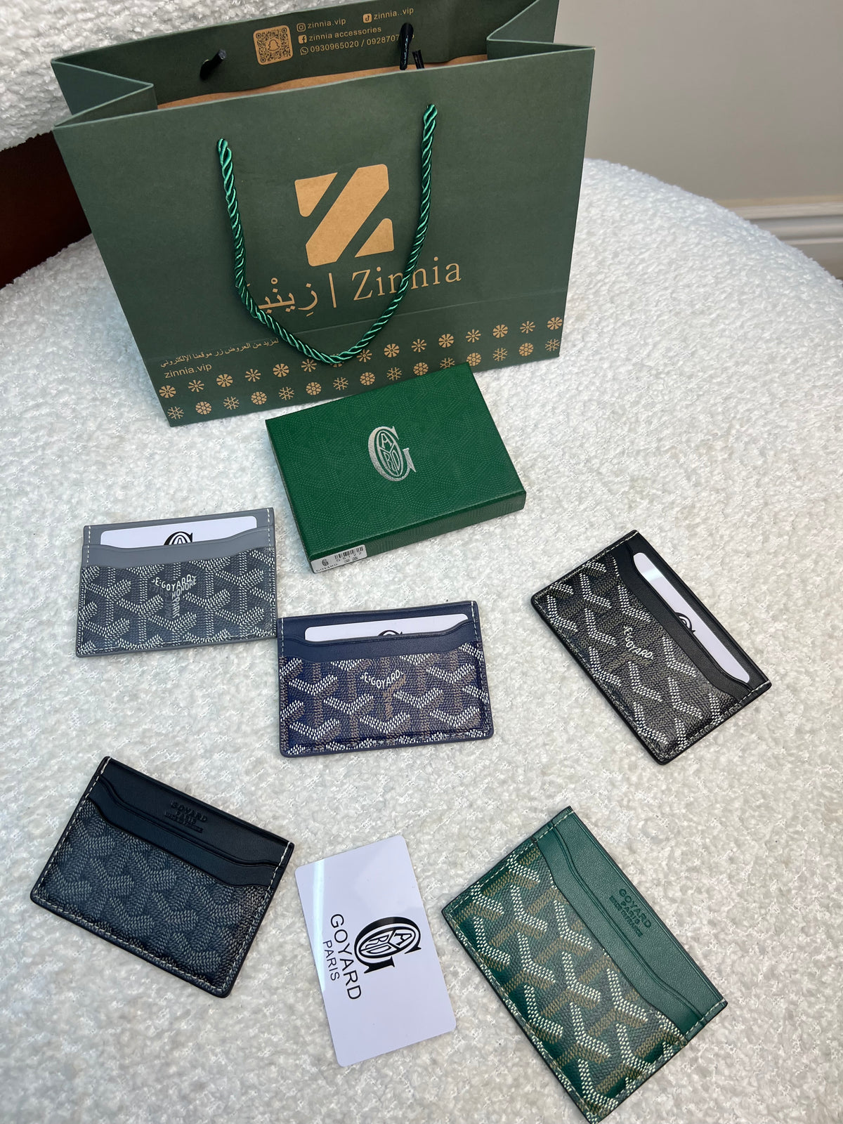 محفظة بطاقات بنقشة الحرف وحواف جلد متعددة الألوان