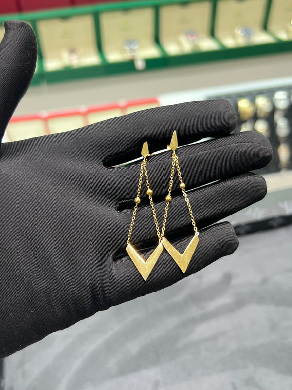 أقراط حرف V المتدلية | V-Shape Drop Earrings