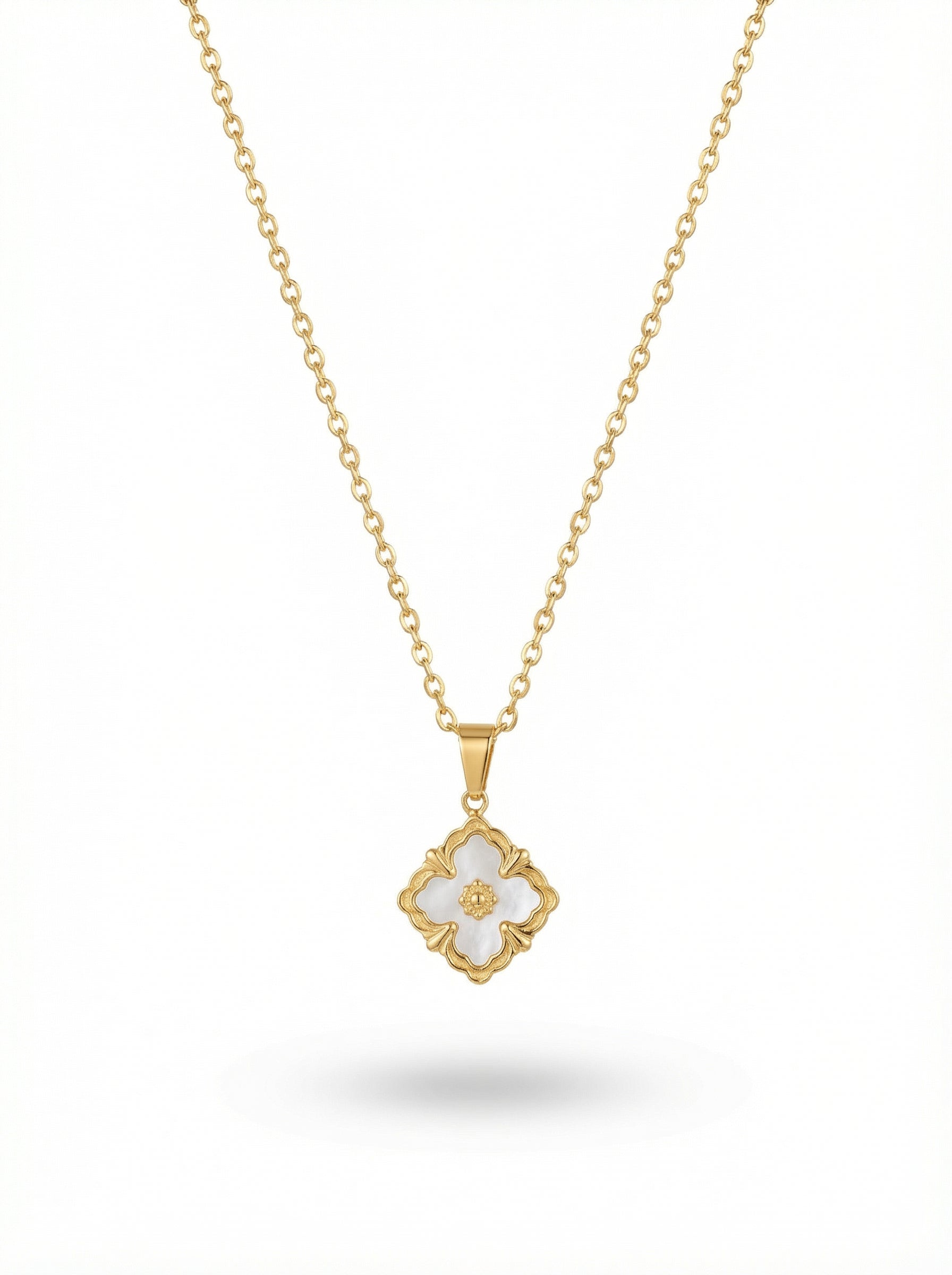 سلسال روبيرتو كوين ابيض