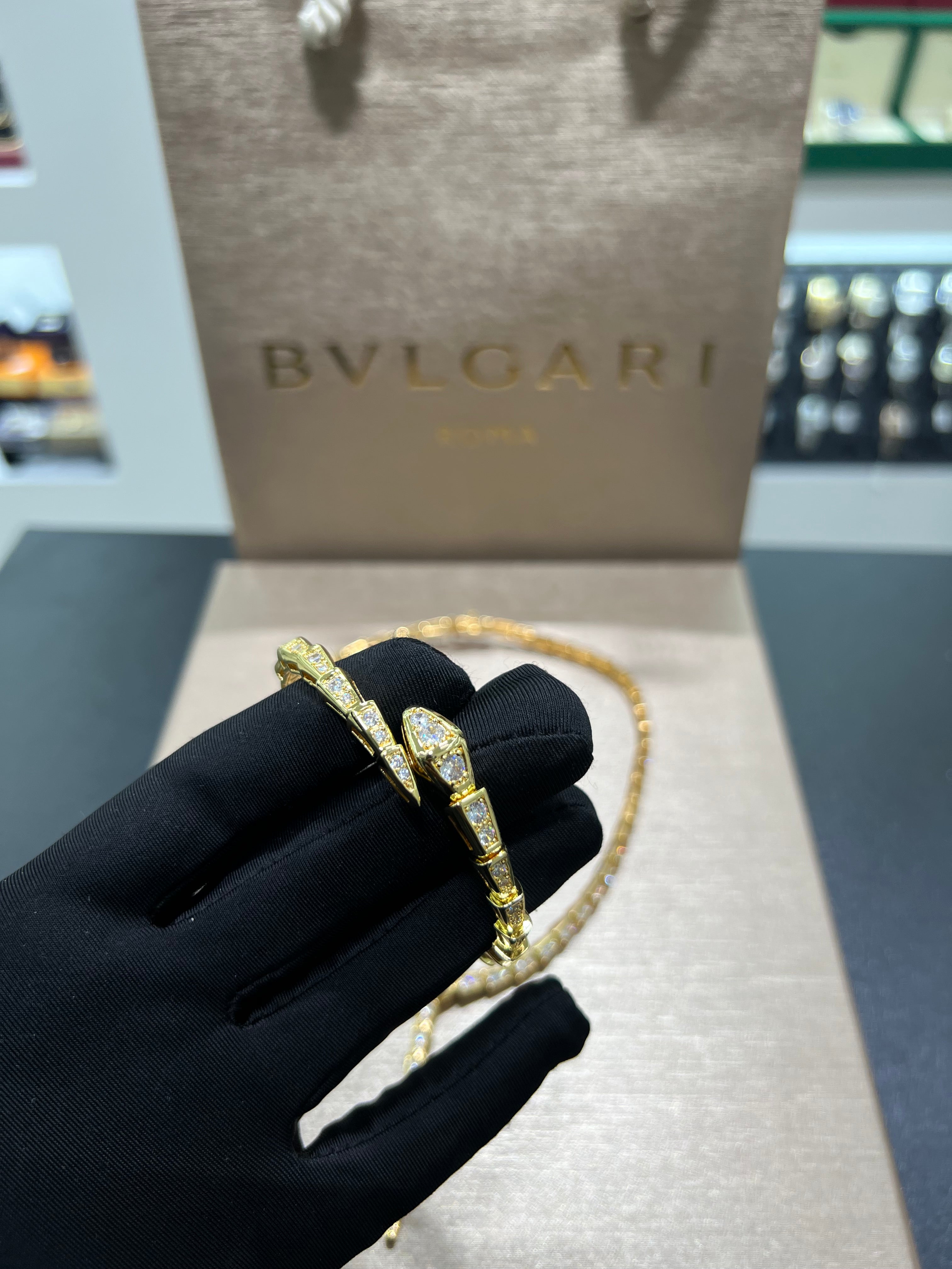 طقم بولغري مرصع كامل بالاقراط القصيره