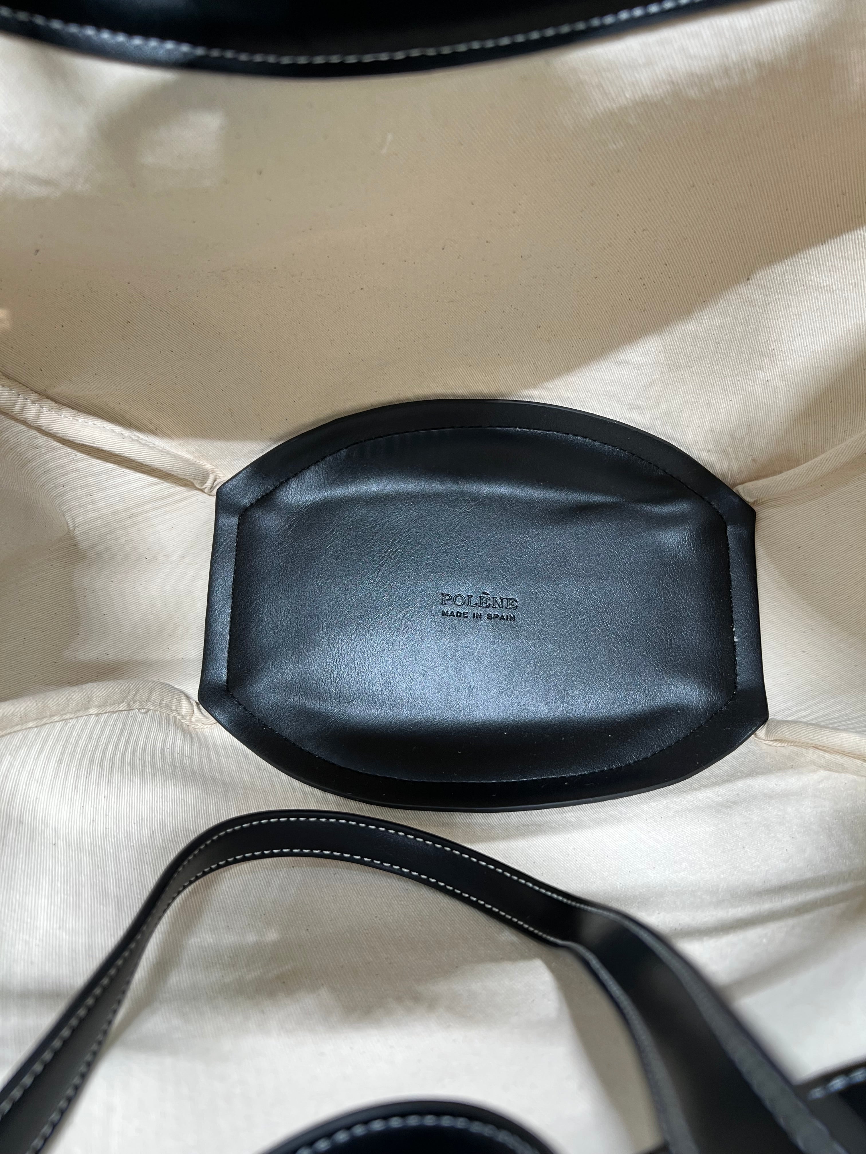 Polēne Cyme black