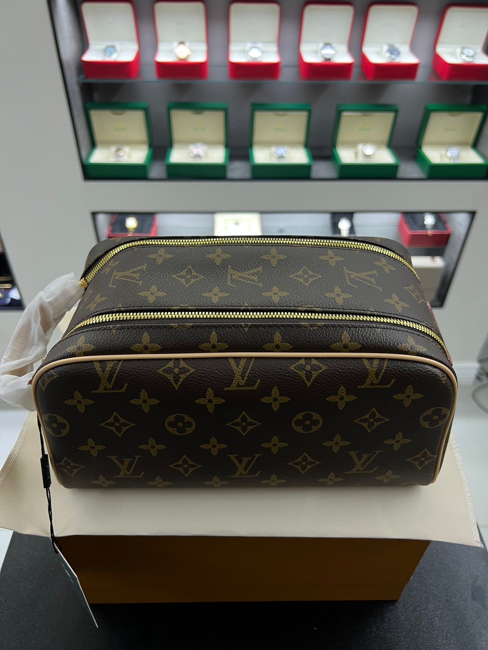 طقم حقيبتين مونوجرام (قطعتان)
Monogram Pouch Set (2 Pieces)