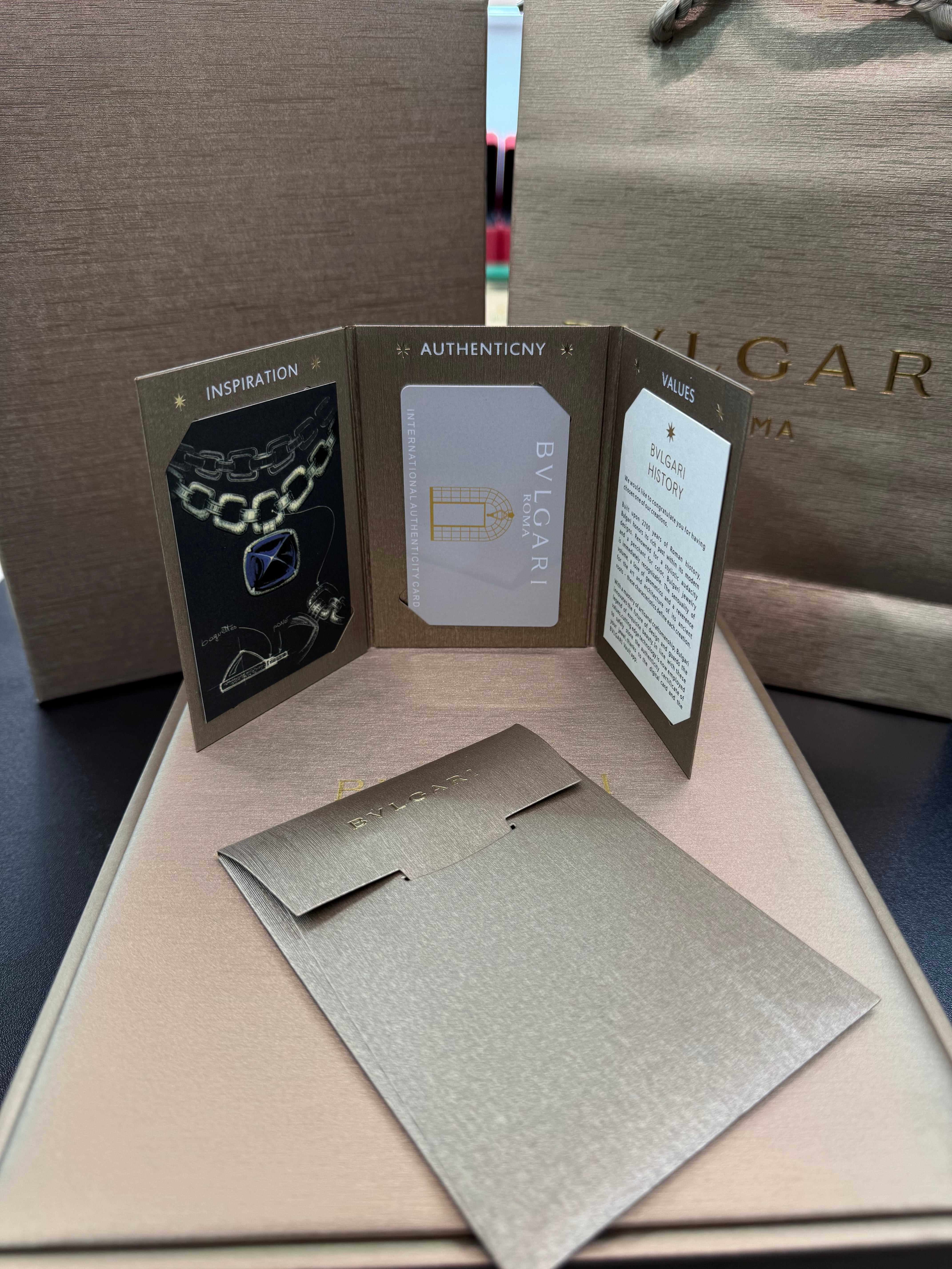 Serpenti-Inspired Drop Necklace Set studded (خراص طويل)