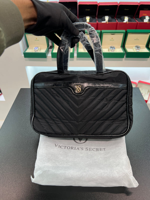 Travel Hanging Makeup Bag – Quilted Black