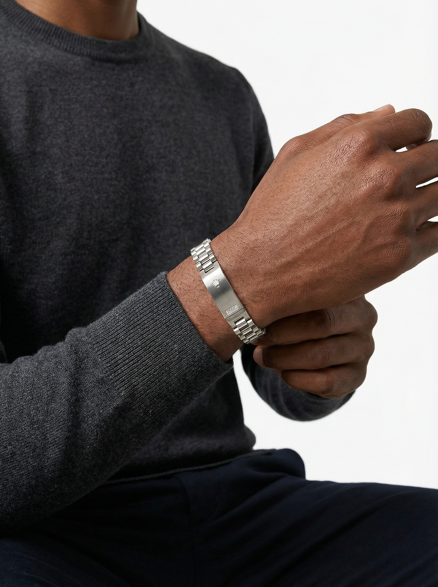 سوار رولكس الاسم فضي