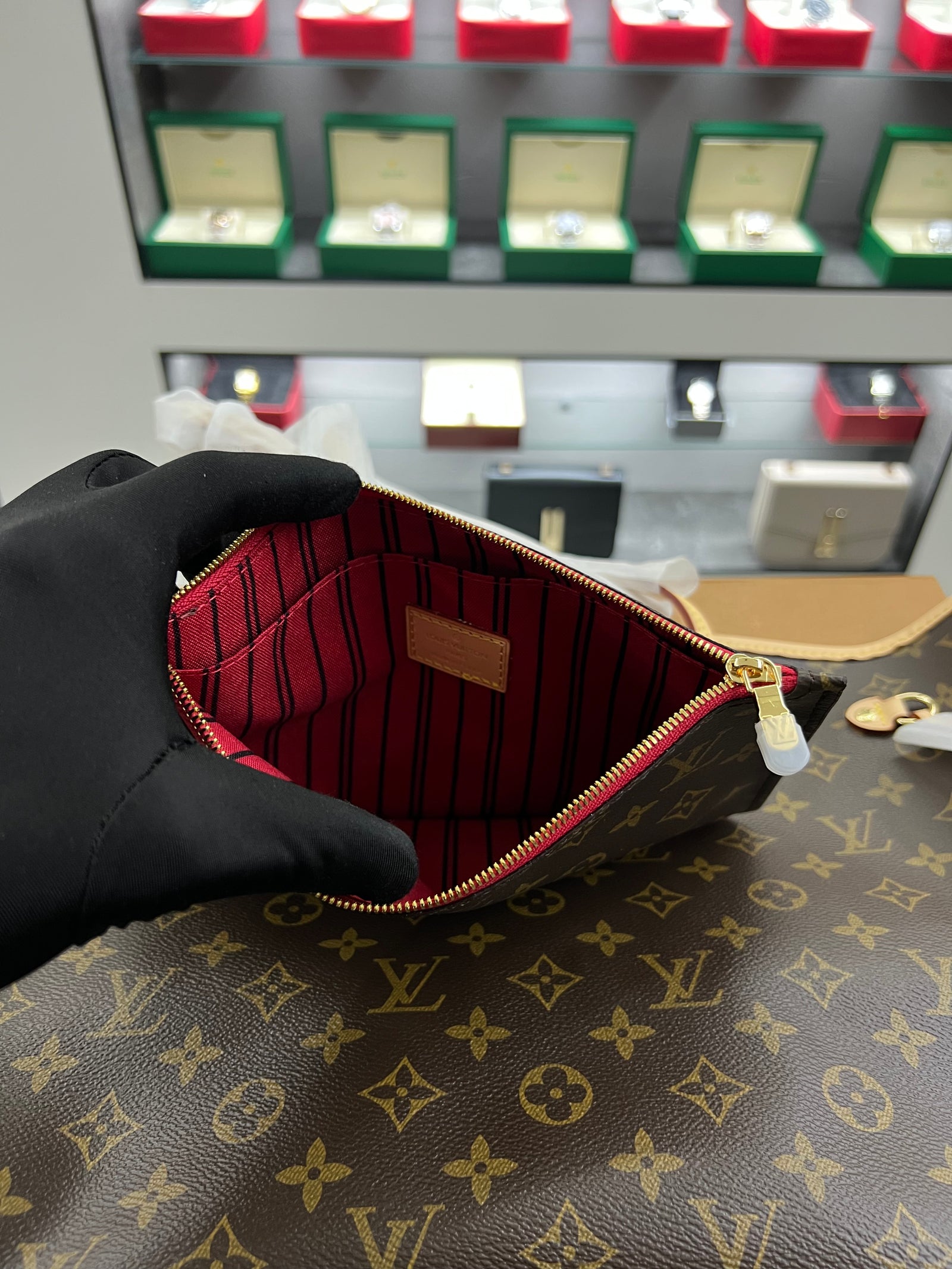 حقيبة نيفرفول تُوت – مونوجرام بنّي
Neverfull Tote – Brown Monogram