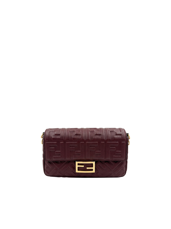 حقيبة باغيت برقندي الصغيره بنقشة FF بارزة
Baguette Bag – Burgundy Embossed FF