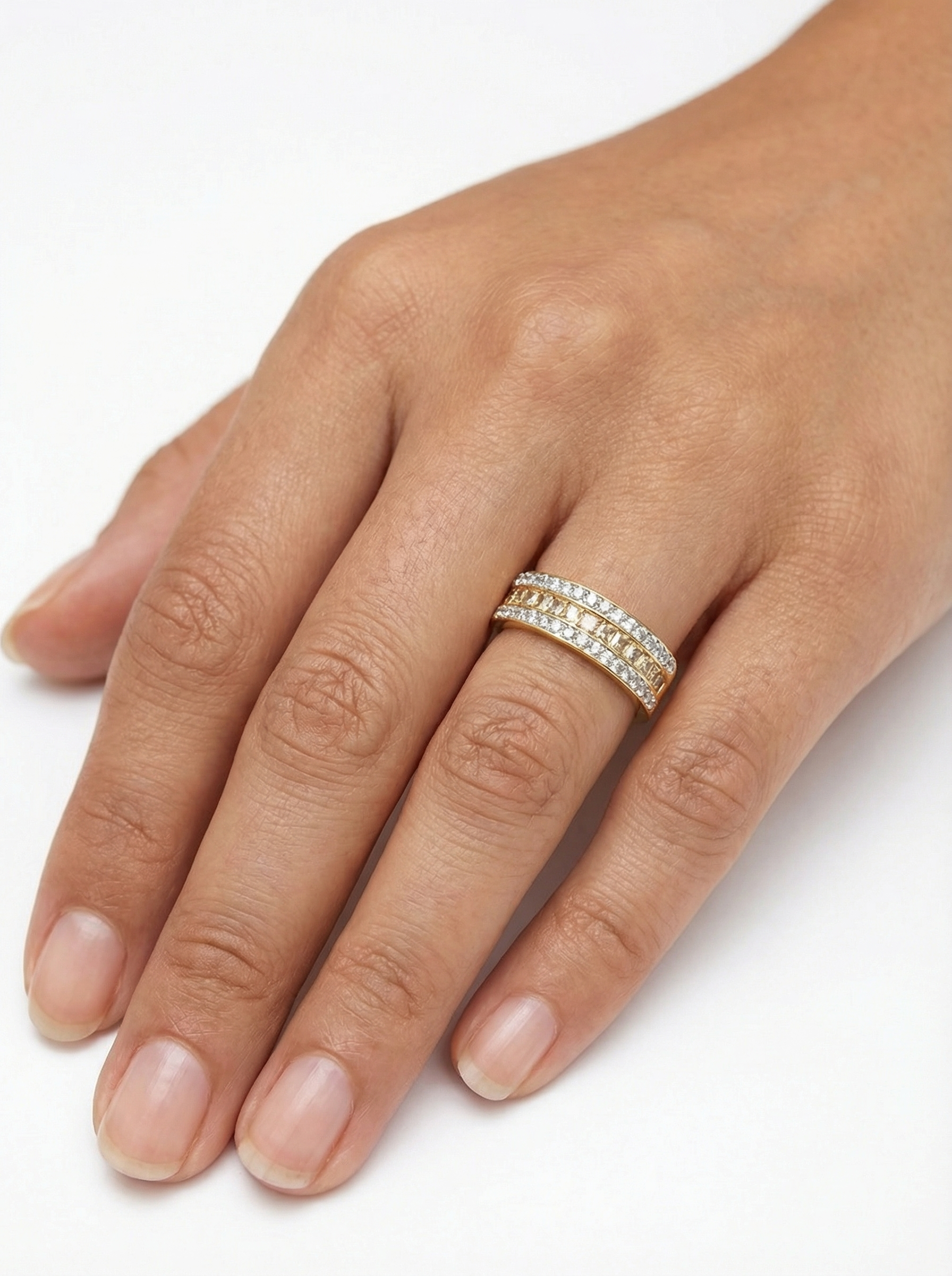 خاتم الأحجار الذهبي