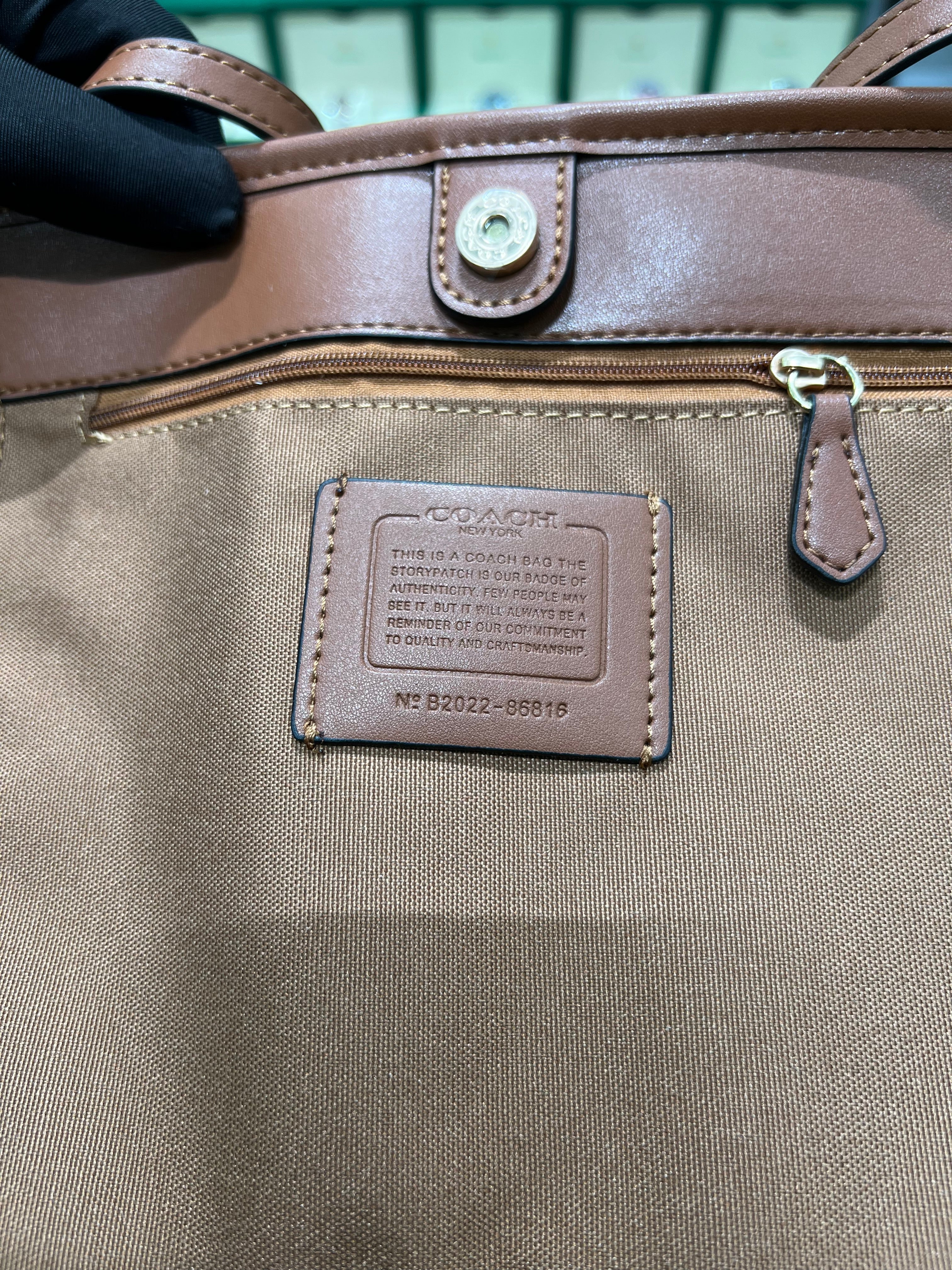 Cöach City Tote in Signature Canvas.