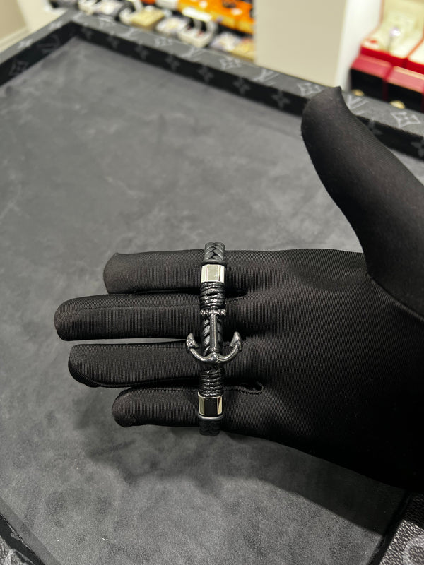 سوار جلد أسود بإغلاق المخطاف | Black Leather Hook Bracelet