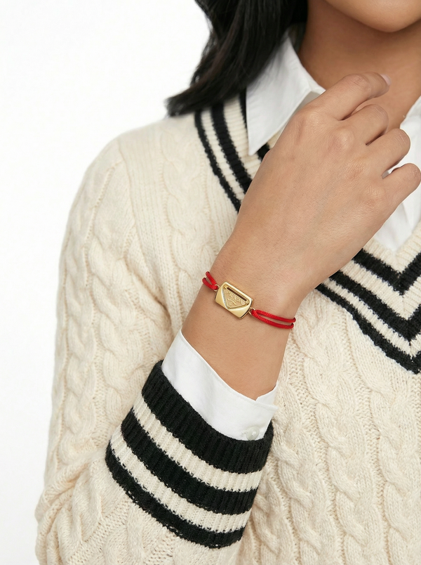 سوار خيط بلوحة مثلثة – أحمر | Cord Bracelet Triangle Plate – Red