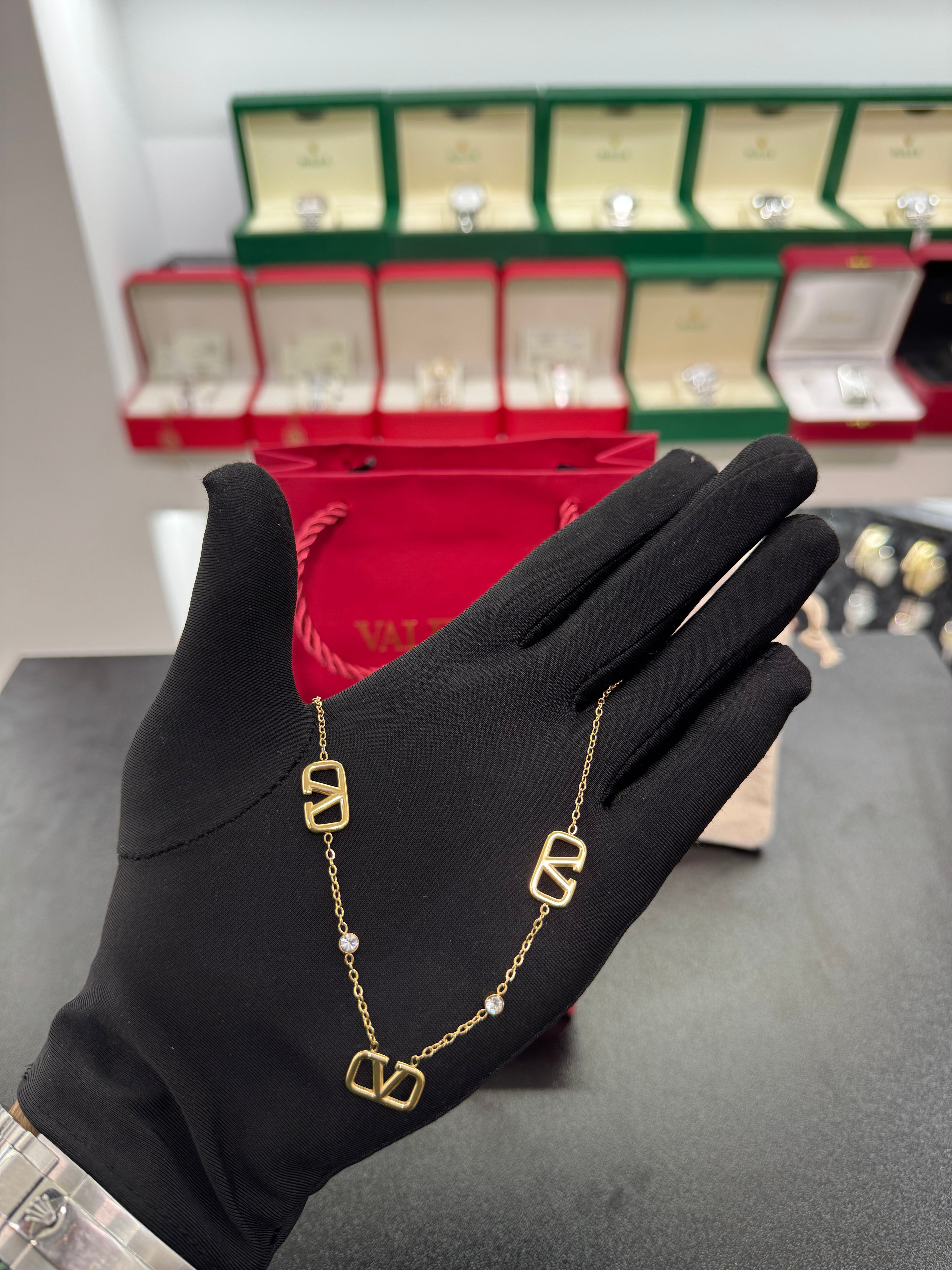 طقم فلانتينو بالخاتم