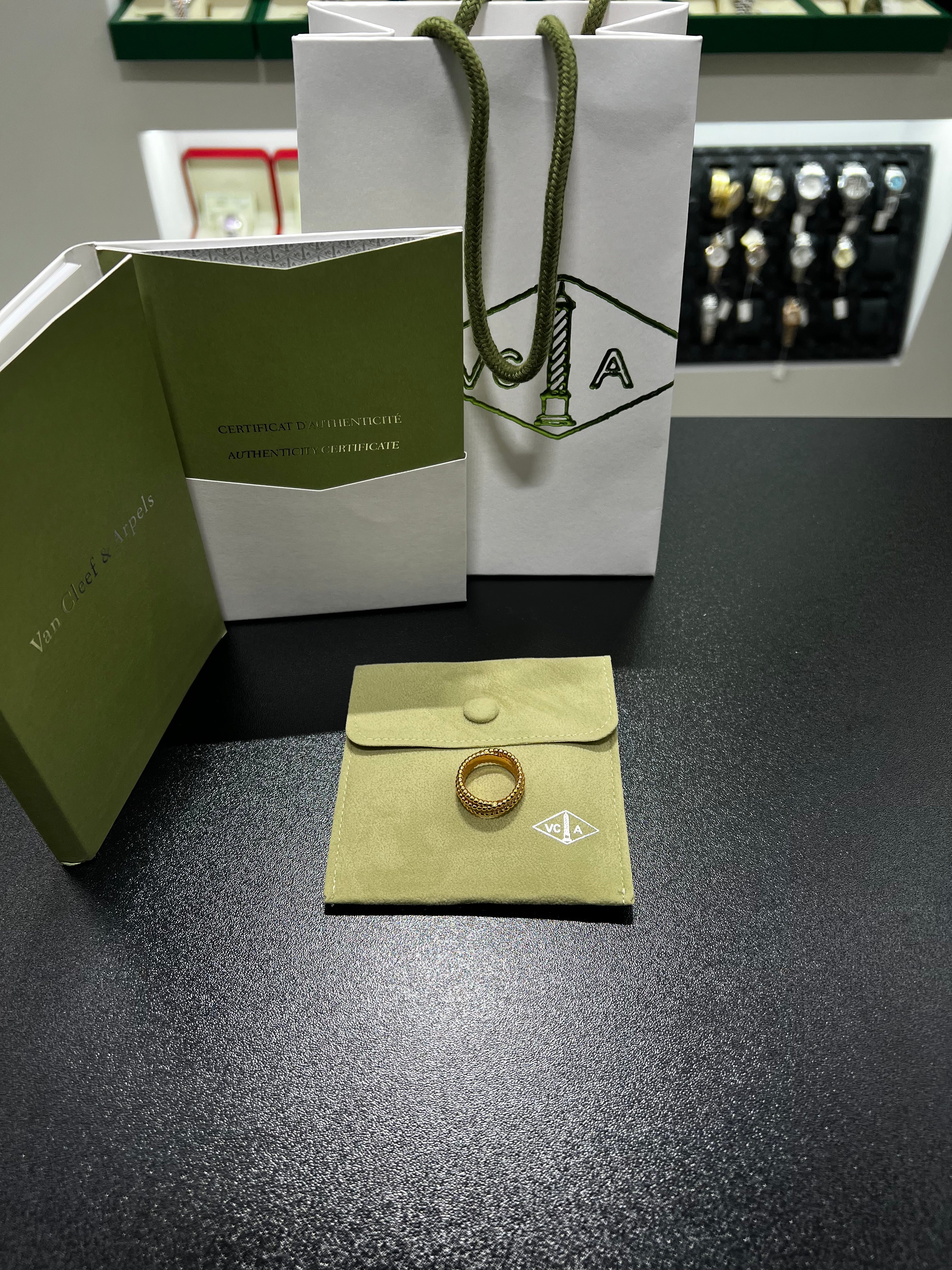 Perlée ring Van cleef & Arplels