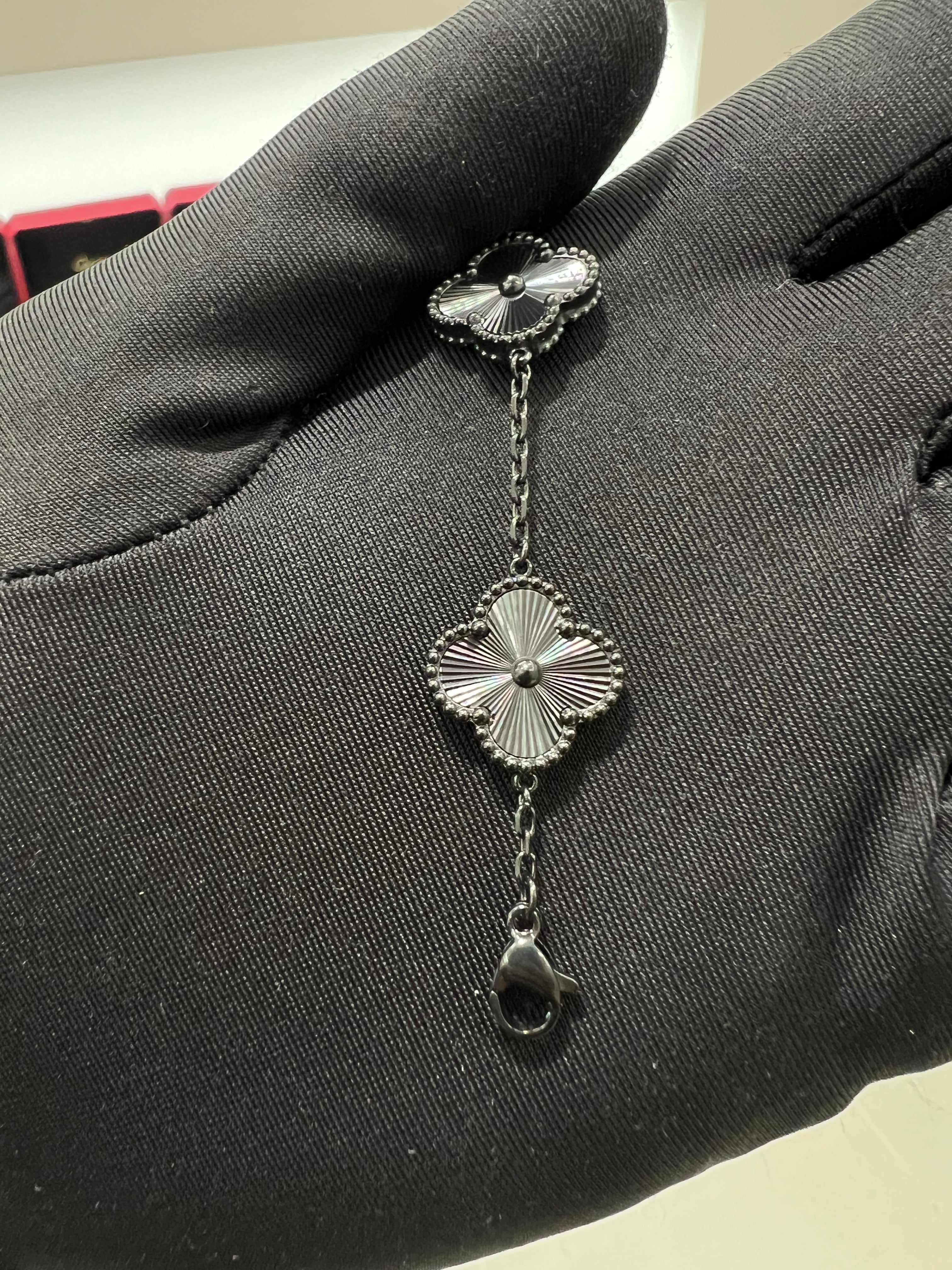 انسيال فان كلييف اسود من دون بكج