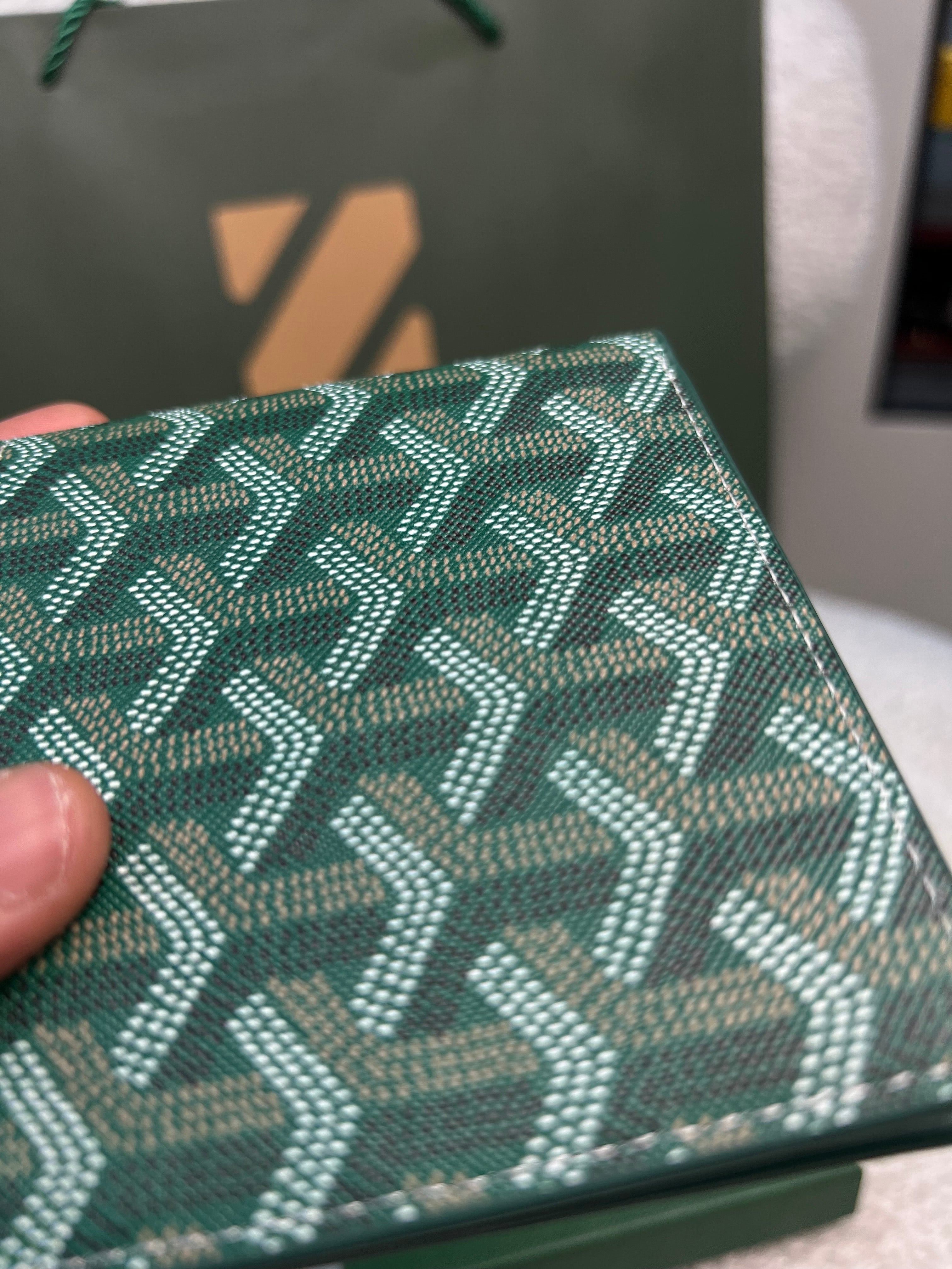 محفظة فيكتوار بنقشة Y أخضر Victoire Wallet