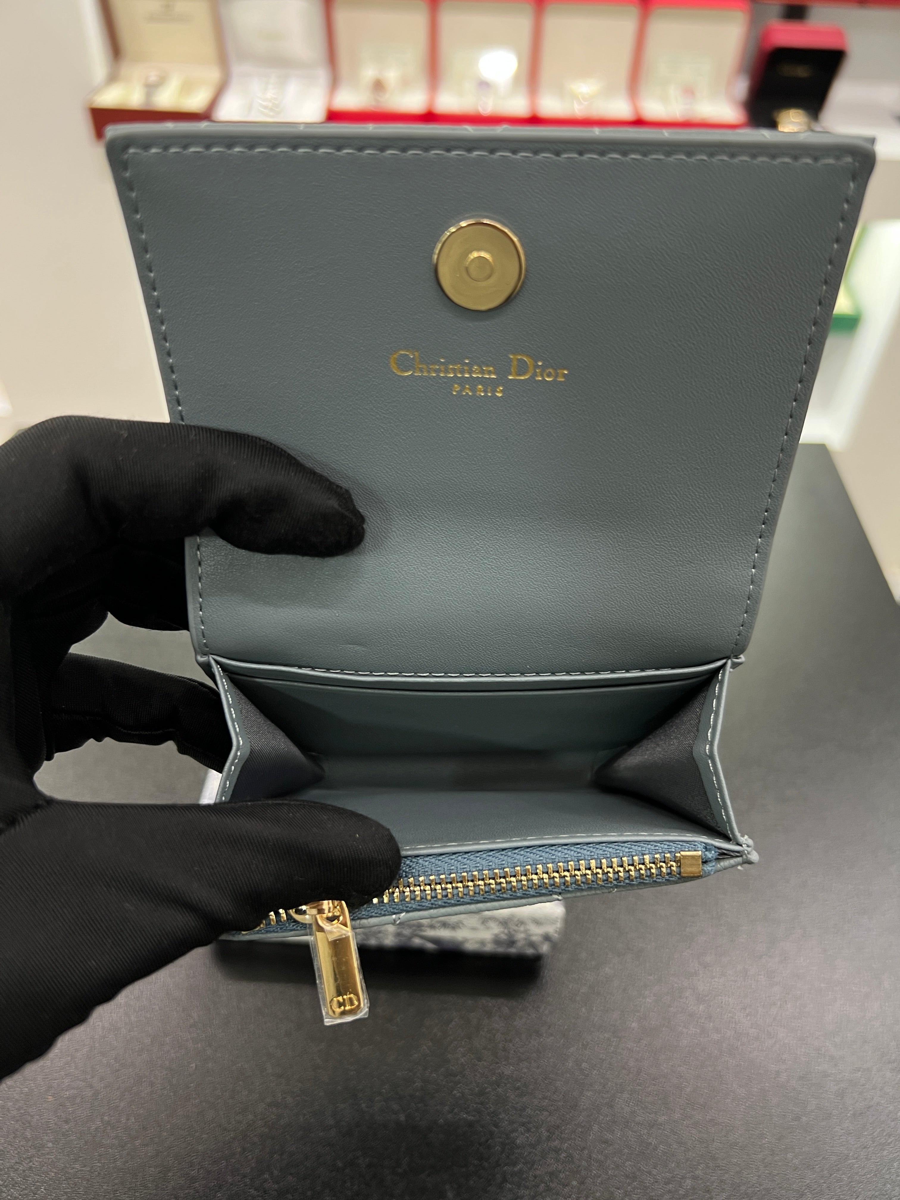 Cosmos Wallet – Grey Cannage Leather