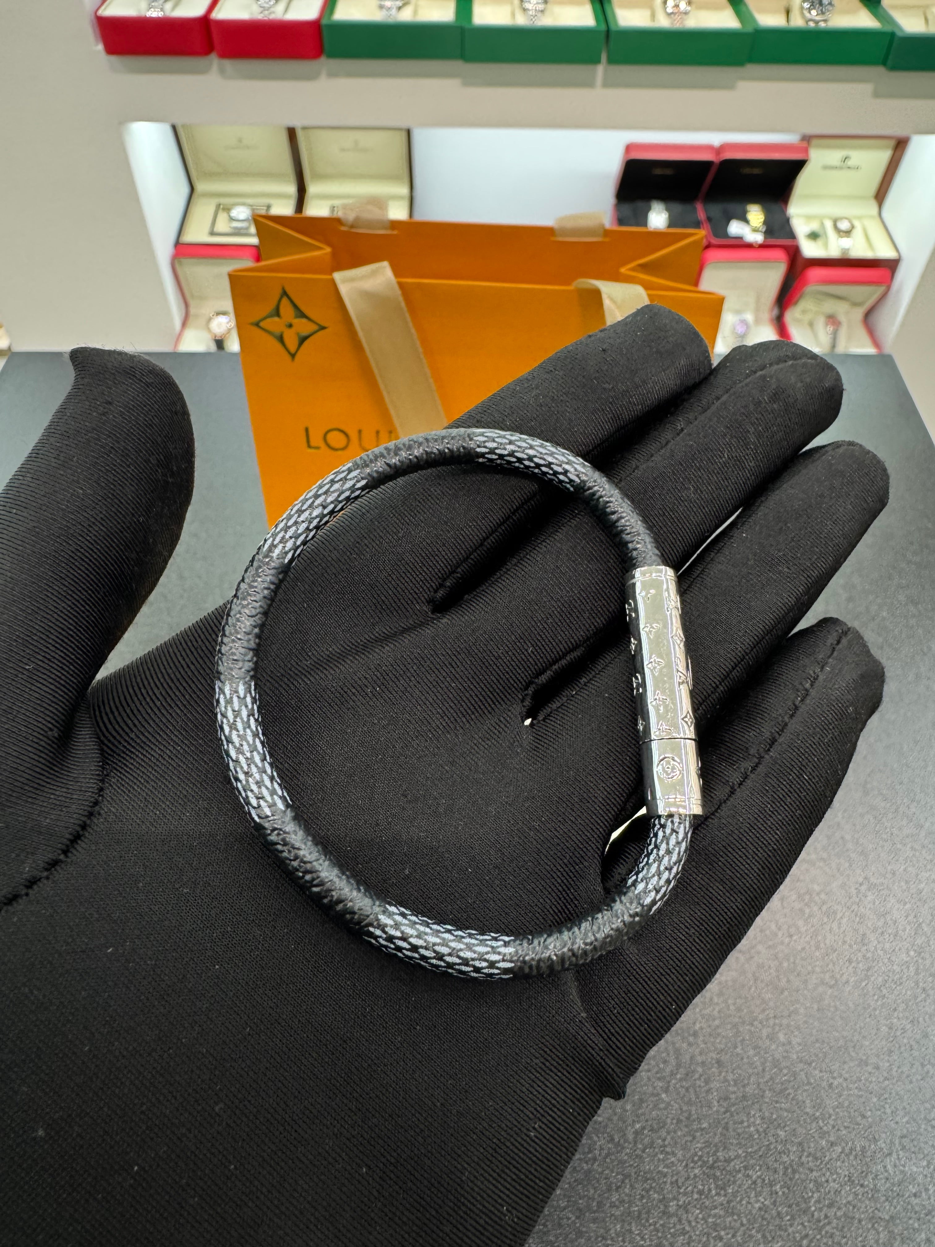 Blue and black leather bracelet ￼