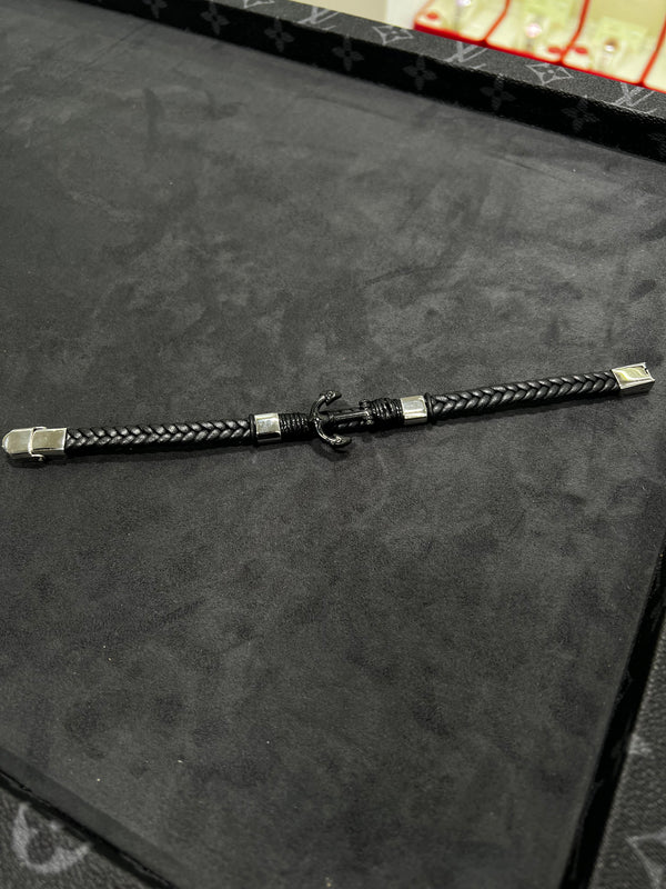 سوار جلد أسود بإغلاق المخطاف | Black Leather Hook Bracelet
