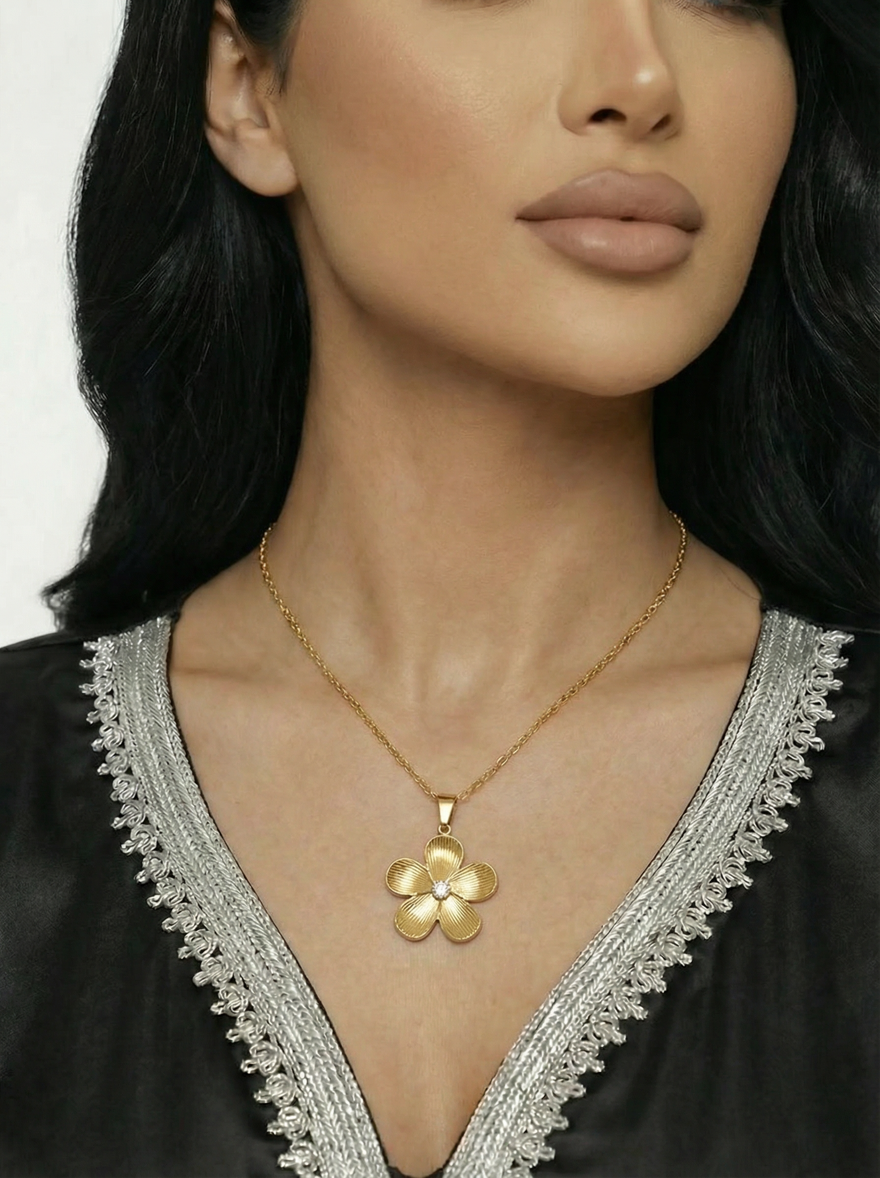 سلسال الورده الكبيره