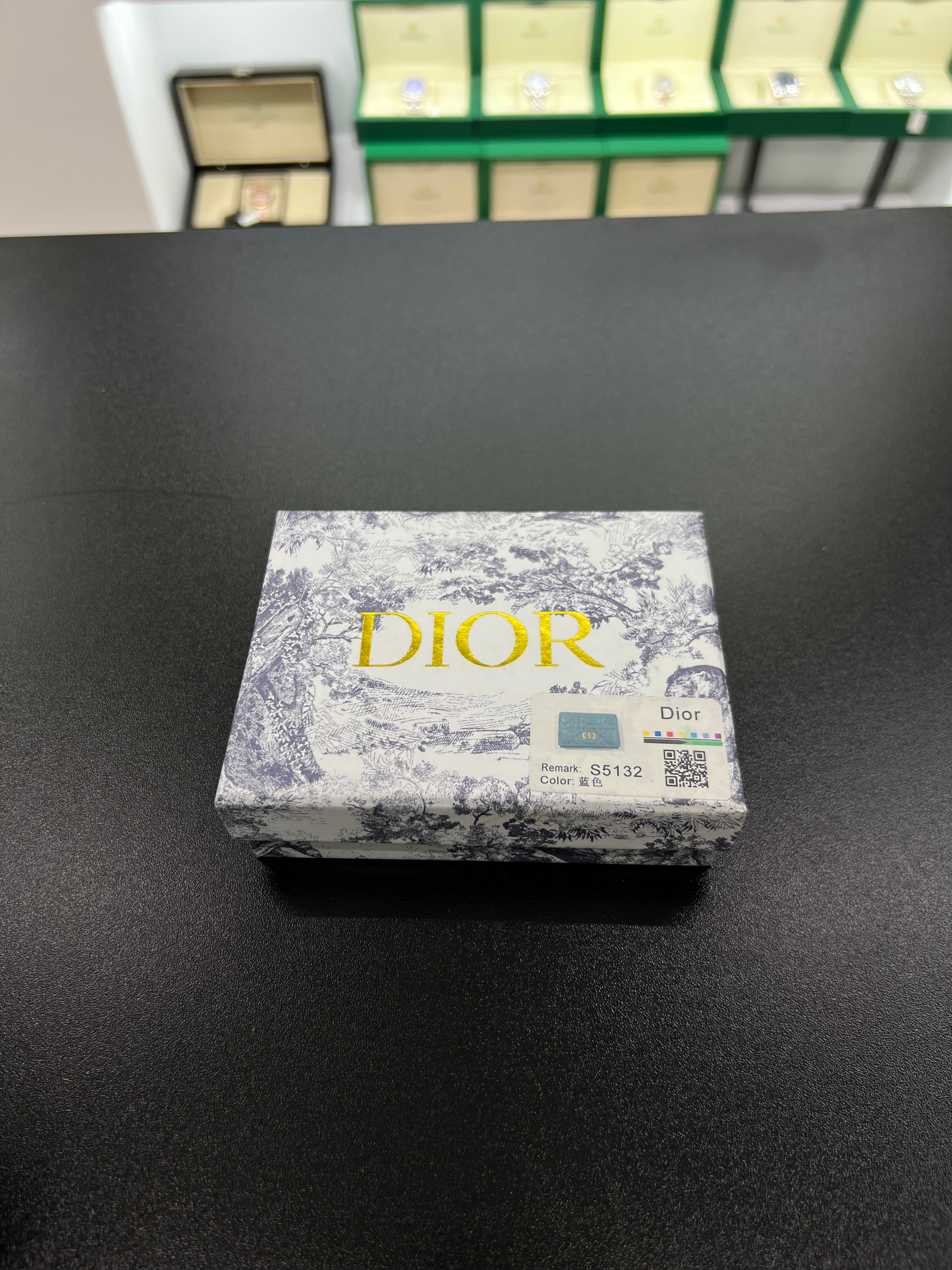 Cosmos Wallet – Grey Cannage Leather