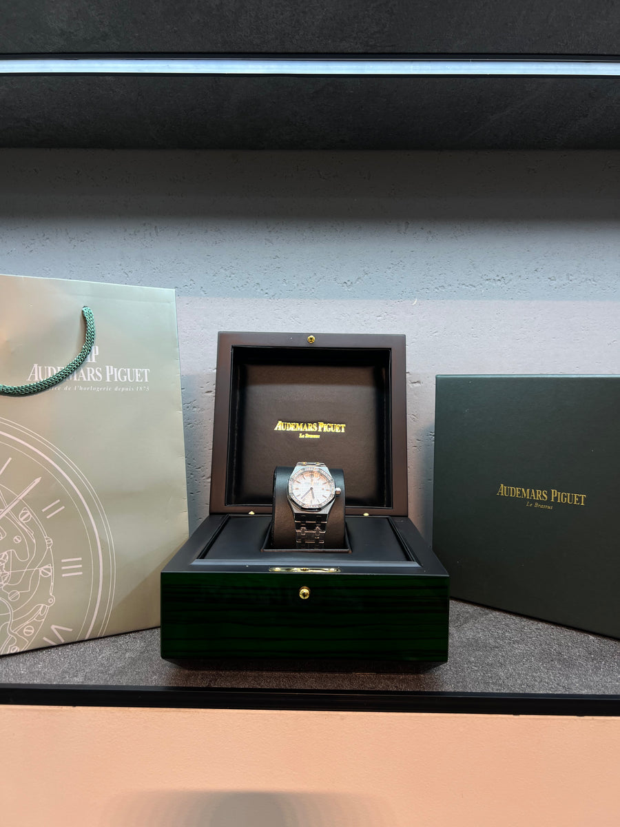 ساعة رويال أوك بإطار ألماس – ستيل
Royal Oak Diamond Bezel – Steel