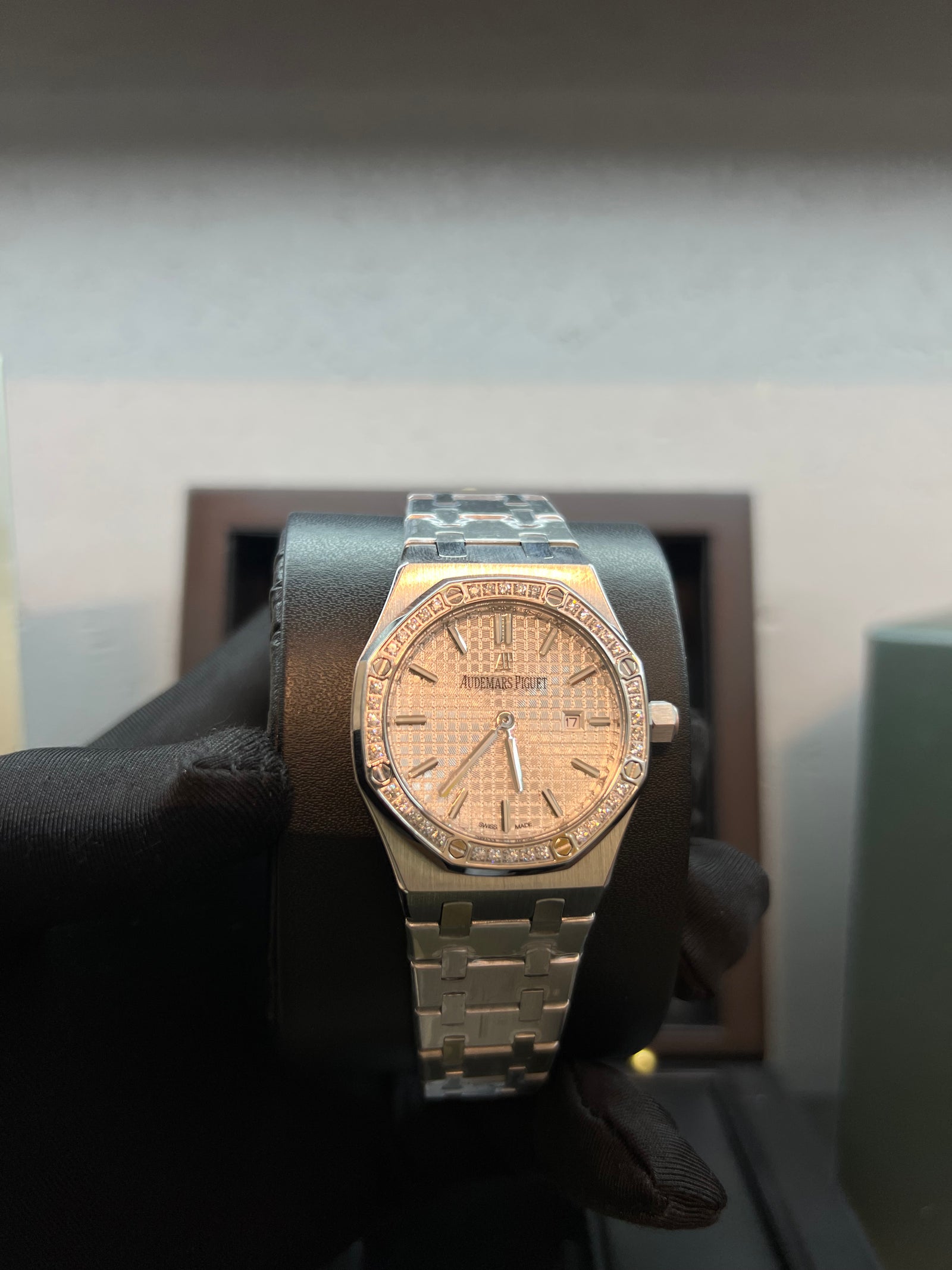 ساعة رويال أوك بإطار ألماس – ستيل
Royal Oak Diamond Bezel – Steel