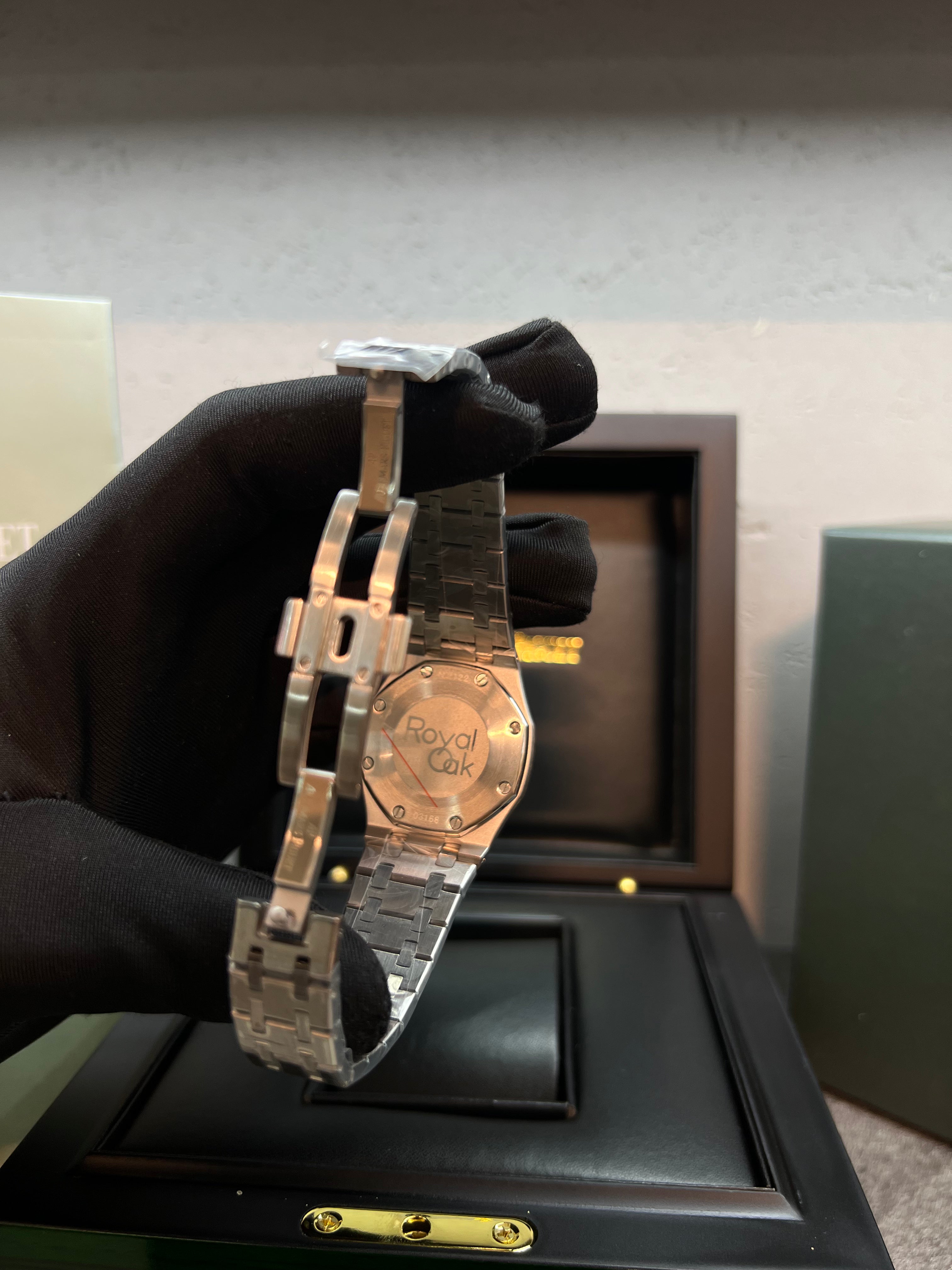 ساعة رويال أوك بإطار ألماس – ستيل
Royal Oak Diamond Bezel – Steel