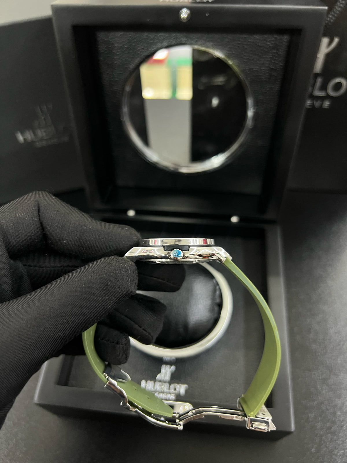 كلاسيك فيوجن باللون الاخضر الزيتي و محرك كوارتز