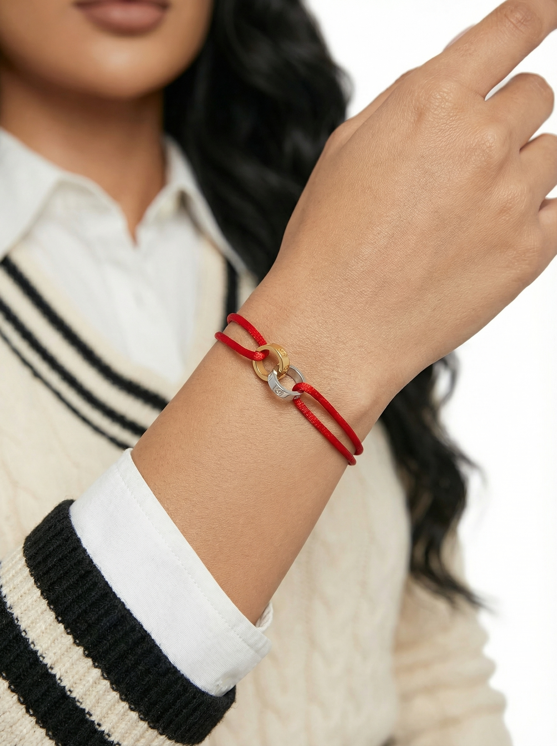 سوار خيط احمر حلقتين ذهبي في الفضي